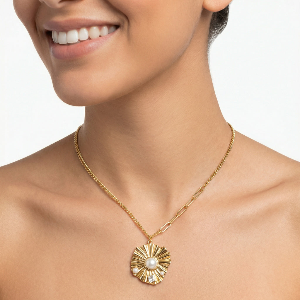 Pearly Queen Ruffled necklace - 18k gold plated